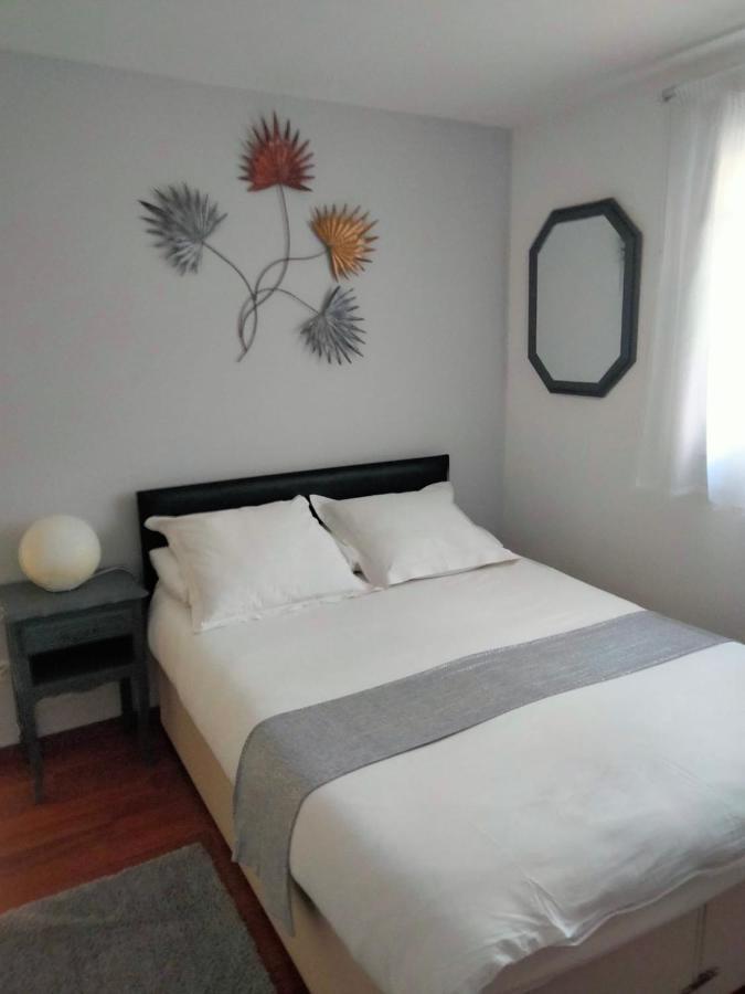 Beautiful Apartment With Garden 艾美丽·莱斯·班恩斯·帕尔 外观 照片